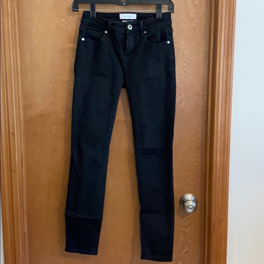 Black skinny jean.